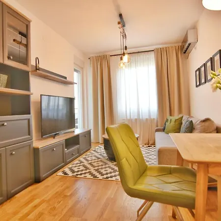 Regina With Free Parking Apartman Újvidék