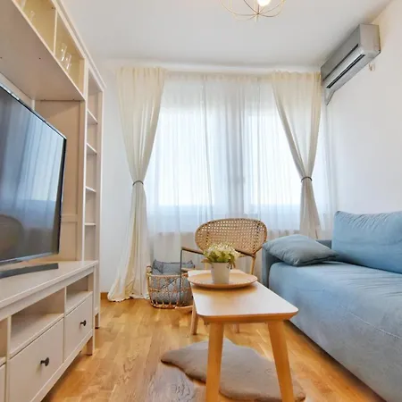 Regina With Free Parking *