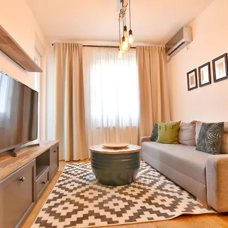 Regina With Free Parking Apartman Újvidék