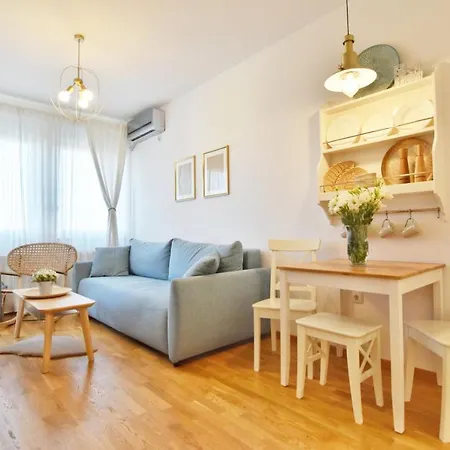 Regina With Free Parking *