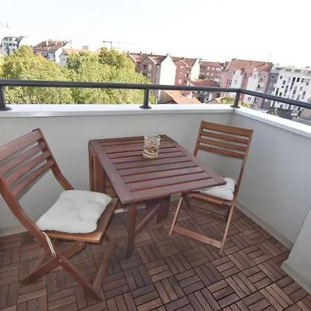 Regina With Free Parking Apartman Újvidék