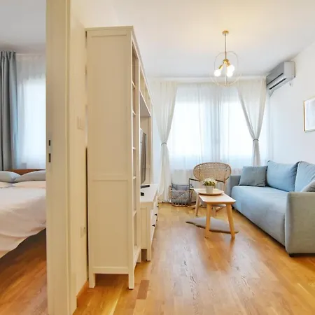 Regina With Free Parking *